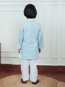 Ensemble Kurta Pyjama en Coton Bleu Clair pour Garçons, Tenue Traditionnelle Ethnique pour Enfants, Idéal pour Fêtes et Mariages, Vêtement d'Été Confortable - Product Image 2