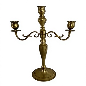 Candélabre à 3 bras finition or, moulé à la main, support de bougie de luxe pour décoration de table de mariage, accessoires très demandés - Product Image 1