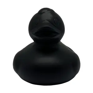 Pato preto em massa com logotipo personalizado, favorável ao ambiente e seguro, chuveiro de bebê e respingo de água, brinquedo de banho de pato de borracha