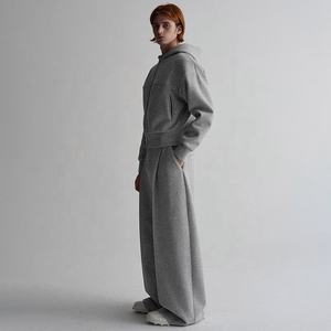 Venta al por mayor Heavyweight Thicker 500Gsm Sweatsuits Hombres Zip up Hoodie Composite Fabric Men Sweatsuit Set - Product Image 3