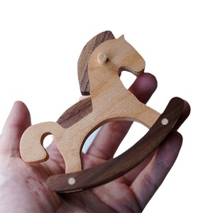 Mini Caballito Balancín de Madera 10x8x3.5cm Sapele Nogal Negro Adorno de Escritorio Juguete para Niños Regalo DIY - Product Image 5