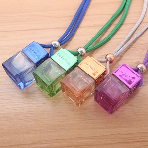 Bán Buôn 8Ml Refillable Rỗng Vuông Thủy Tinh Xe Treo Mặt Dây Chuyền Hương Thơm Nước Hoa Hương Liệu Khuếch Tán Chai Cho Làm Mát Không Khí - Product Image 2