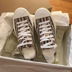 Zapatos Deportivos de Lona a Cuadros de Alta Calidad 2026, con Suela Gruesa, Transpirables, para Hombre y Mujer, Diseño de Marca, Venta al Por Mayor - Product Image 3