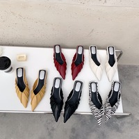 QuiteS 2026 Nouveaux Sabots Chauds Semi-Ouverts à Bout Pointu et Fermé Plissés, Mules Paresseuses Sans Lacets, Sandales Décontractées pour Femme