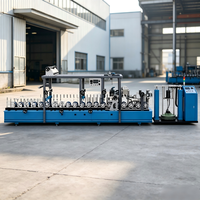 Machine d'enveloppement de profilés à colle thermofusible PUR pour la couverture de surface des profilés en UPVC, bois, MDF et aluminium des portes et fenêtres