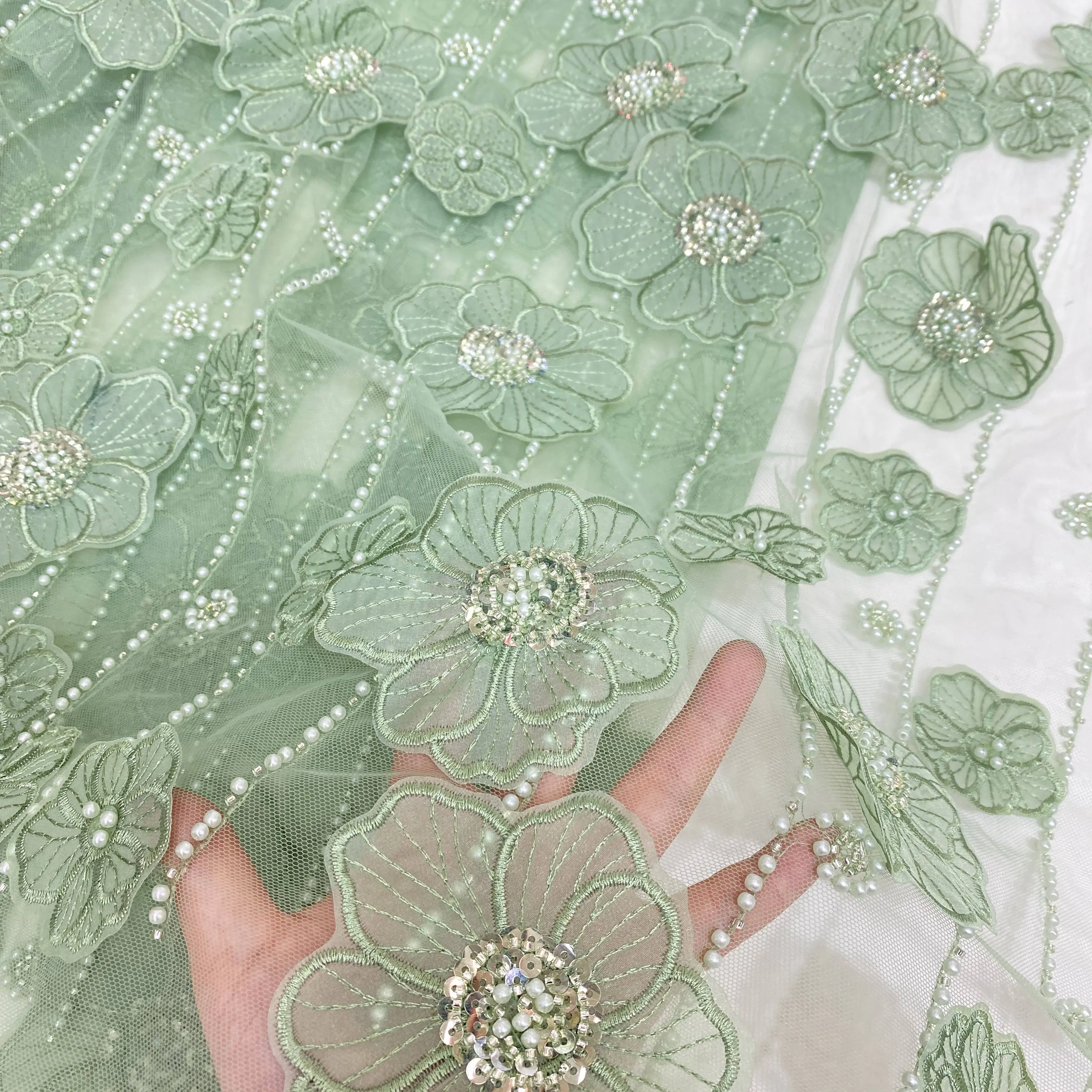 השמלות החדשות ביותר לנשים אלגנטיות מתפתל ירוק רקמה כבדה 3D פרח פניני חרוזים אפליקציית תחרה כלה צרפתית בד תחרה