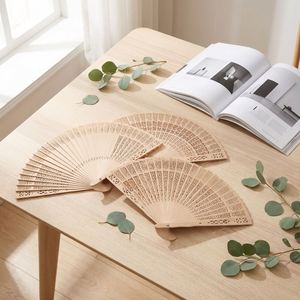 Éventail pliant ajouré en bois parfumé de style antique, éventail chinois vintage, cadeau idéal pour amis, mariages et festivals - Product Image 2