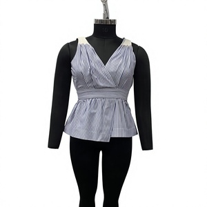 Débardeur Peplum sans manches à col en V imprimé numérique rayé pour femme, style bureau, en tissu tissé - Product Image 1