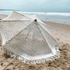 花边钩针雨伞，带流苏框架米色流苏沙滩花边雨伞，由山毛榉木波西米亚风格的花边雨伞制成