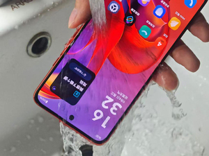 สมาร์ทโฟนรุ่นใหม่ MO to S50 หน้าจอ OLED ขนาด 6.36 นิ้ว 120Hz ชิปประมวลผล Dimensity 7300 Octa Core ขนาดกะทัดรัด กันน้ำมาตรฐาน IP68 รองรับ 5G ขนาดเล็ก - Product Image 3