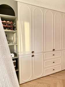 Armoire de haute qualité en crème française avec portes coulissantes - Product Image 3
