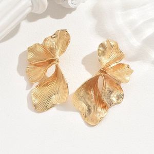 Trendy Alloy Plated Flower <strong>Earrings</strong> Gold Platinum Color Exaggerated Pleated Pendant <strong>Drop</strong> Style Fashion Accessories - Product Image 3