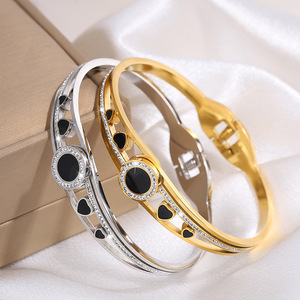 <span class=keywords><strong>Bracciale</strong></span> ODM con Numeri Romani Placcato <span class=keywords><strong>Oro</strong></span> <span class=keywords><strong>e</strong></span> Argento, <span class=keywords><strong>Bracciale</strong></span> a Cuore con Numeri Romani Lucidi, <span class=keywords><strong>Bracciale</strong></span> alla Moda per Uomini <span class=keywords><strong>e</strong></span> Donne - Product Image 4