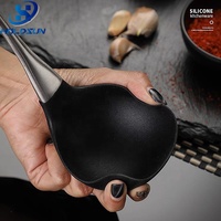 Louche à soupe en silicone antiadhésive résistante à la chaleur pour cuisine domestique, avec manche en acier inoxydable et revêtement en bois
