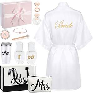 Venta al por mayor Mis Bride Party Favor Gift Robes Makeup Bag Cup Card Hair Tie Bracelet Diamond Pen Bachelorette Wedding Day Gifts Set - Product Image 1