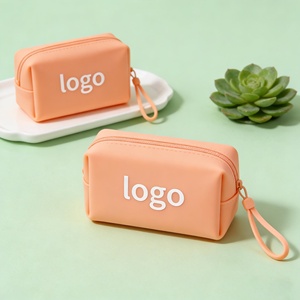 Sac cosmétique en silicone personnalisé avec logo promotionnel, grand format, multifonctionnel, carré, pochette de rangement pour articles de toilette de voyage - Product Image 3