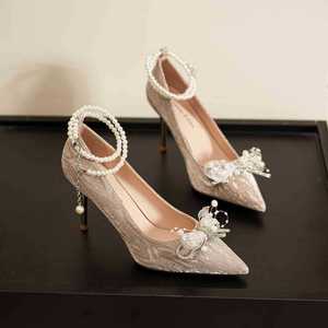 Zapatos de Novia con Tacón de Aguja, Punta Puntiaguda, Correa en el Tobillo, Decoración de Perlas y Forro de Satén - Product Image 3