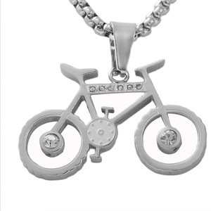 Yunnique Collier pendentif vélo en acier inoxydable pour homme, design géométrique rétro, serti pavé 120110 - Product Image 1