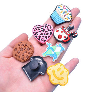 Nouvelle série Love and Peace breloques de chaussures pour femmes vente chaude classique 2d rose breloques de chaussures pour sabot enfants breloques de chaussures pour la décoration - Product Image 2