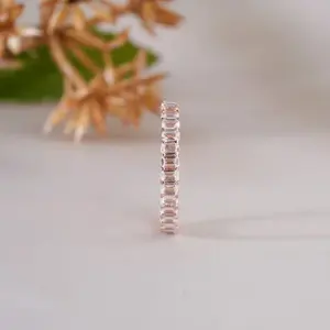 Anillo de Eternidad con Diamantes Baguette en Oro Rosa para Mujer, Anillo Delgado Apilable para Boda o Aniversario - Product Image 1