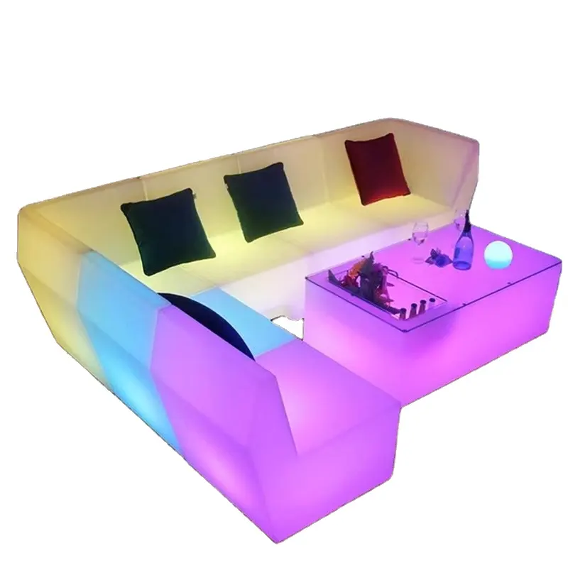 Combinazione moderna di divani e tavolini da salotto illuminati a led con cambio colore per esterni/interni