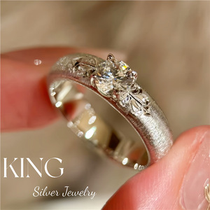 Anillo de Boda de Plata de Ley S925 con Diseño de Flores y Cristales de Estrás para Mujer - Product Image 1