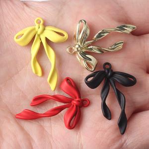 Simple aleación Spray pintado cinta arco colgante encantos DIY pulsera collar y otros accesorios - Product Image 6