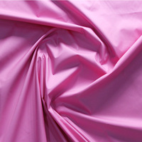 380T 400T 100% Tissus en taffetas imperméables en polyester ou en nylon ciré uni pour doudoune