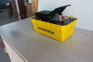 Hochwertige MC-01 2,3 Liter fußbetriebene hydraulische Luftpumpe für die Reparatur von Autorahmenmaschinen und für den Autoheber - Product Image 4