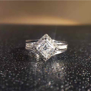Anello a rombo lucido da donna, stile a quattro griffe, elegante accessorio da dito per feste e matrimoni, idea regalo - Product Image 3