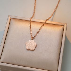 Ciondolo a Cinque Petali Placcato Oro 18K con Versetto del Corano Inciso e il Nome <span class=keywords><strong>di</strong></span> <span class=keywords><strong>Allah</strong></span>, Gioiello Religioso Musulmano - Product Image 4