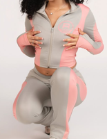Ensemble de survêtement 2 pièces Y2K personnalisé avec logo pour femme – Haut rayé à fermeture éclair latérale et pantalon évasé moulant brodé pour grandes tailles