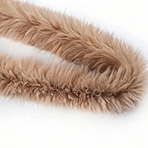 Belle garniture en fausse fourrure de renard à poils longs, idéale pour les manteaux, robes et accessoires de sacs à main pour femmes - Product Image 1