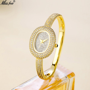 Montre-bracelet pour femme élégante et raffinée de forme ovale avec zircon et diamants haut de gamme - Product Image 1