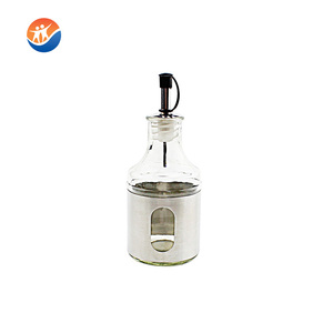 Juego de Botella de Aceite y Tarro de Pimienta de Vidrio con Hierro Repujado - Product Image 5