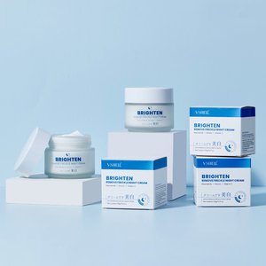 <span class=keywords><strong>Crème</strong></span> Hydratante Bio Végane à <span class=keywords><strong>la</strong></span> Vitamine C et au Curcuma <span class=keywords><strong>pour</strong></span> Éclaircir <span class=keywords><strong>les</strong></span> Taches et Lisser <span class=keywords><strong>les</strong></span> <span class=keywords><strong>Rides</strong></span> – <span class=keywords><strong>Meilleure</strong></span> <span class=keywords><strong>Crème</strong></span> Éclaircissante <span class=keywords><strong>pour</strong></span> le Visage - Product Image 2