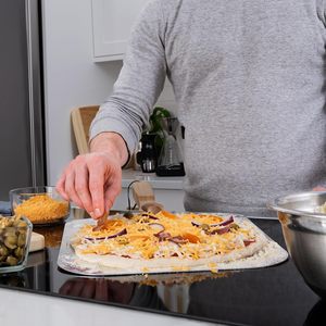 Pala per Pizza in Alluminio Old Stone Pizza Kitchen con Manico Pieghevole in Legno, 12x14 Pollici - Product Image 6