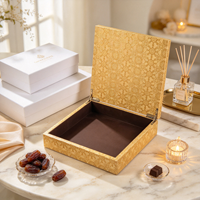 Boîte à chocolat en bois imprimé brillant avec doublure floquée, logo personnalisé, charnière métallique pour l'emballage de fruits secs et de bonbons de luxe pour le Ramadan et l'Aïd
