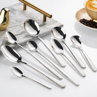 Ensemble de couteaux, fourchettes et cuillères en acier inoxydable 304 à finition martelée élégante, détails à motif diamant, finition miroir, couteaux à steak épaissis