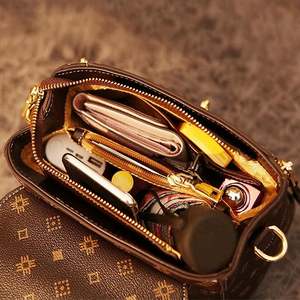 Bolso de Mano de Diseño de Alta Gama para Mujer, con Patrón Geométrico, Forro de Poliéster Resistente, Cierre de Cremallera, Portátil y Moderno - Product Image 4