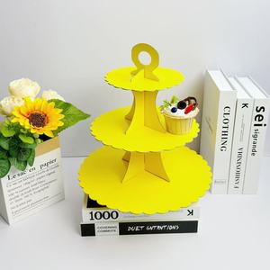 Support à gâteau écologique à trois niveaux avec finition bronzée, idéal pour les anniversaires et les mariages – Vente en gros à prix abordable - Product Image 3