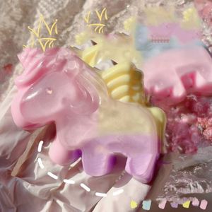 NOUVEAU Jouet Licorne Apaisant aux Couleurs Rêveuses, Texture Gelée Ultra Douce, Anti-Stress pour Enfants et Adultes, Idéal pour le Bureau et les Fêtes - Product Image 2