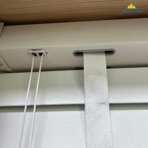 Stores modernes à lamelles unies sans cordon en <span class=keywords><strong>bois</strong></span> imitation <span class=keywords><strong>bois</strong></span>, stores horizontaux occultants pour fenêtres, contrôle de la lumière, durables, personnalisables pour fenêtres en oriel - Product Image 3