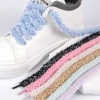 Lacets de chaussures personnalisés de haute qualité en peluche plate et moelleuse, dentelés, style décontracté, lacets de chaussures tendance et duveteux avec lacets