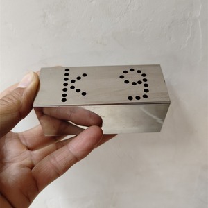 Boîte magnétique en acier inoxydable pour l'entraînement canin, design coulissant pour le suivi et l'identification, fournitures étanches pour le suivi des animaux de compagnie - Product Image 1
