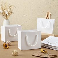 Sac en papier kraft de luxe imprimé avec poignée pour emballage cadeau, shopping, rangement, bijoux et cosmétiques – Vente en gros