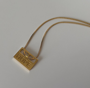 Collana con Ciondolo Rettangolare in Acciaio Inossidabile Impermeabile, Gioielli Personalizzabili con Incisione, Simbolo di Speranza, Fortuna e Fede per Donne - Product Image 4