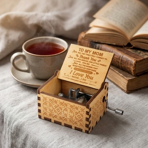 Caja Musical de Madera Pequeña con Manivela, 'Eres Mi Sol', Regalo Musical para Mamá de la Parte de su Hija, para el Día de la Madre, Cumpleaños, Navidad - Product Image 2