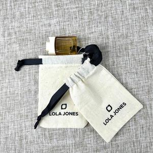 Sac à cordon en coton biologique personnalisable, écologique, recyclable, imprimé à l'écran, pour rouge à lèvres - Product Image 4