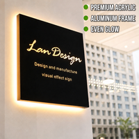 Panneau lumineux personnalisé rétroéclairé pour l'entrée du studio et du bureau de conception moderne de petite taille – Fournisseur de signalétique, boîte à lumière à éclairage latéral